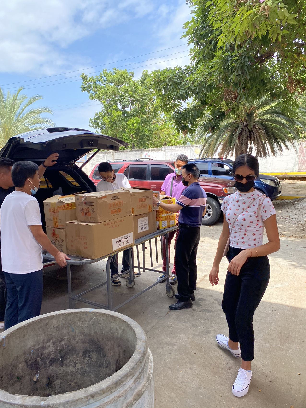 地衛(wèi)環(huán)保志愿者攜帶200份愛心午餐抵達當地醫(yī)院